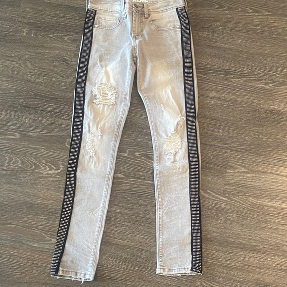 Stylish Preme Gray Jeans with Black Accents - Picture 1 of 4